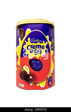 Œuf de Pâques crème Cadbury au chocolat. Banque D'Images