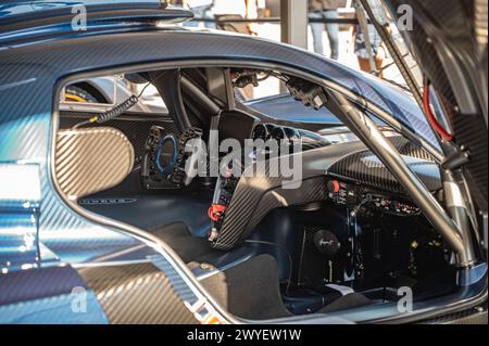 L'intérieur du cockpit d'une voiture de compétition de course GT1 Banque D'Images