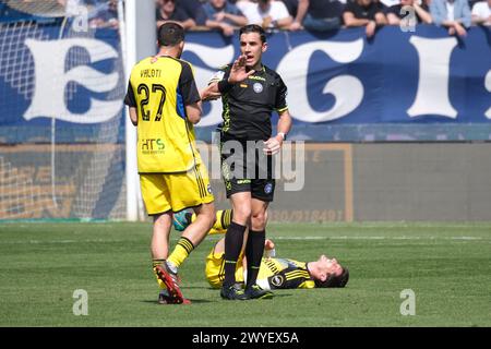 Brixia, Italie. 06 avril 2024. L'arbitre du match, Paride Tremolada de Monza lors du match de championnat italien de football Serie B entre Brescia Calcio FC et Pisa SC 1909 au stade Mario Rigamonti le 6 avril 2024, Brixia, Italie. Crédit : Agence photo indépendante/Alamy Live News Banque D'Images