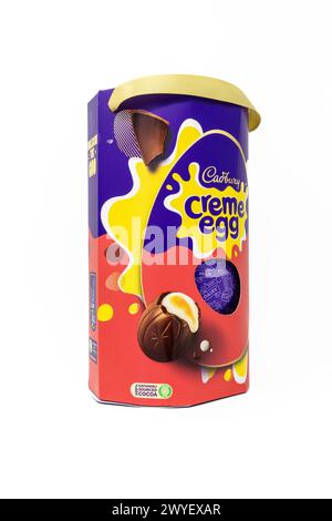 Œuf de Pâques crème Cadbury au chocolat. Banque D'Images