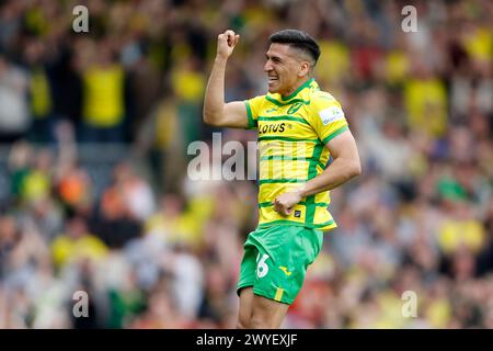 Marcelino Nunez de Norwich City célèbre avoir marqué le but d'ouverture du match lors du Sky Bet Championship match à Carrow Road, Norwich. Date de la photo : samedi 6 avril 2024. Banque D'Images