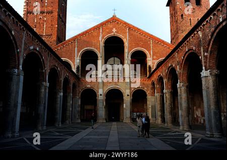 Basilica di Sant Ambrogio Milan Italie Eglise Italia Banque D'Images
