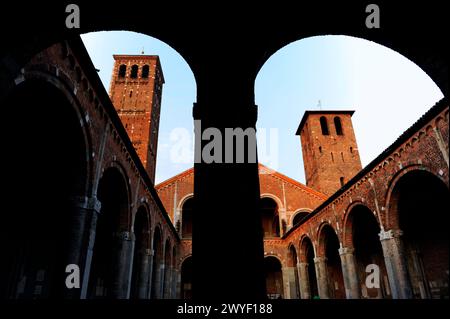 Basilica di Sant Ambrogio Milan Italie Eglise Italia Banque D'Images