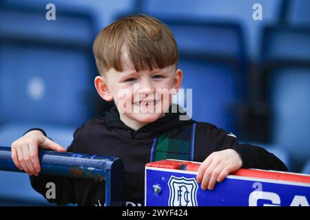 6 avril 2024 ; Dens Park, Dundee, Écosse : Scottish Premiership Football, Dundee versus Motherwell ; fans de Dundee Banque D'Images