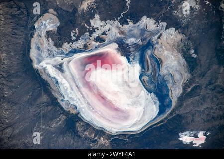 Structure de terrain avec des couleurs roses en Argentine. Amélioration numérique d'une image fournie par la NASA Banque D'Images
