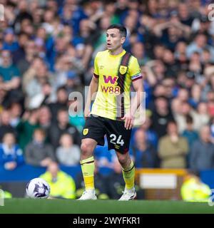 Josh Cullen #24 de Burnley F.C lors du match de premier League entre Everton et Burnley au Goodison Park, Liverpool le samedi 6 avril 2024. (Photo : Mike Morese | mi News) crédit : MI News & Sport /Alamy Live News Banque D'Images