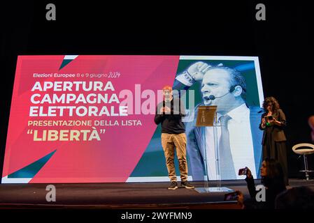 Rome, Italie. 06 avril 2024. Sergio Pirozzi, ancien maire d'Amatrice, intervient sur la scène lors de l'événement d'ouverture de la campagne électorale de la liste "liberté", pour les élections européennes qui se tiendront les 8 et 9 juin 2024. La liste « liberté » rassemble dix-sept mouvements et petits partis politiques italiens. (Photo de Vincenzo Nuzzolese/SOPA images/SIPA USA) crédit : SIPA USA/Alamy Live News Banque D'Images