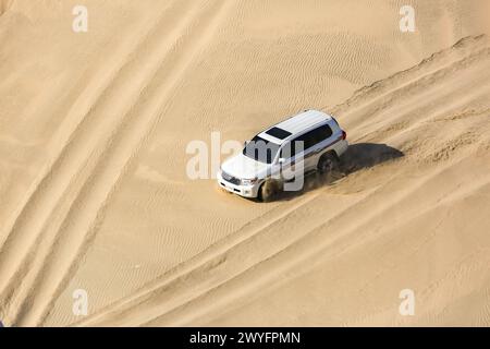 4x4 à travers le désert dans la mer intérieure, Doha Qatar Banque D'Images