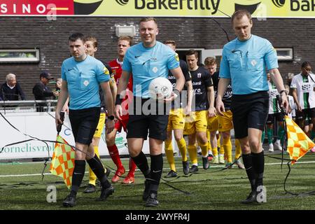 Den Haag, pays-Bas. 06 avril 2024. DEN HAAG, 06-03-2023, Sportpark Houtrust, Betnation Dutch Tweede Divisie Football, saison 2023/2024, match entre Scheveningen et Excelsior Maassluis. Arbitre M. vos crédit : Pro Shots/Alamy Live News Banque D'Images