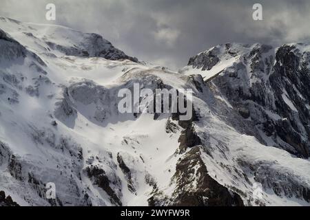 Montagnes du Col D'Aubisque, Parc National des Pyrénées, Nouvelle Aquitaine, France Banque D'Images