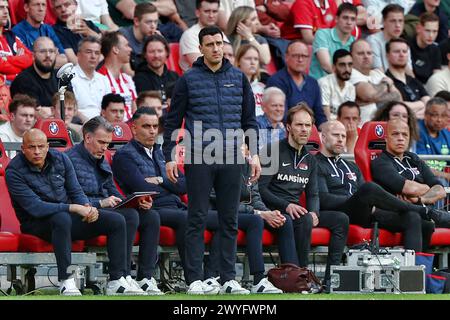 Eindhoven, pays-Bas. 06 avril 2024. EINDHOVEN, 06-04-2024, stade Philips, football néerlandais Eredivisie saison 2023/2024, match PSV - AZ, Maarten Martens crédit : Pro Shots/Alamy Live News Banque D'Images