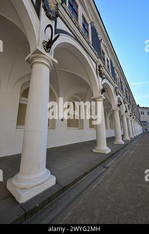 Stallhof, longue cour du XVIe siècle utilisée pour les jeux et les tournois, aujourd'hui connue pour ses marchés de Noël Banque D'Images