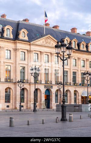 Paris, France - 20 JANVIER 2022 : la place Vendôme, plus ancienne place Louis-le-Grand est une place dans le 1st arrondissement de Paris, France, c'est t Banque D'Images