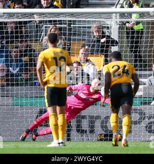 Wolverhampton, Royaume-Uni. 06 avril 2024. Lors du match de premier League entre Wolverhampton Wanderers et West Ham United à Molineux, Wolverhampton, Angleterre, le 6 avril 2024. Photo de Stuart Leggett. Utilisation éditoriale uniquement, licence requise pour une utilisation commerciale. Aucune utilisation dans les Paris, les jeux ou les publications d'un club/ligue/joueur. Crédit : UK Sports pics Ltd/Alamy Live News Banque D'Images