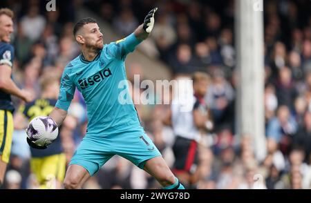 LONDRES, ANGLETERRE - 6 AVRIL : Martin Dúbravka de Newcastle United lors du match de premier League entre Fulham FC et Newcastle United au Craven Cottage le 6 avril 2024 à Londres, Angleterre.(photo de Dylan Hepworth/MB Media) Banque D'Images