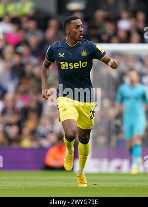 LONDRES, ANGLETERRE - 6 AVRIL : Joe Willock de Newcastle United lors du match de premier League entre Fulham FC et Newcastle United au Craven Cottage le 6 avril 2024 à Londres, Angleterre.(photo de Dylan Hepworth/MB Media) Banque D'Images