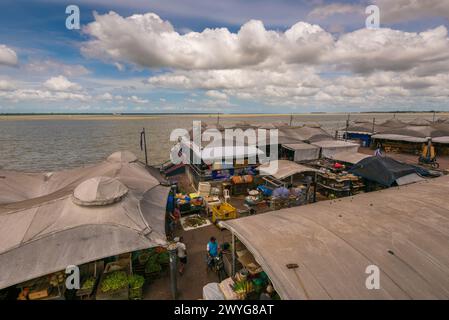 Belem, Brésil - 26 décembre 2023 : marché Ver o Peso sur les berges de la ville. Banque D'Images