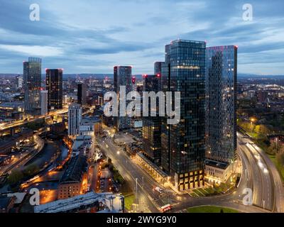 Les levers de soleil sur Deansgate Square, un gratte-ciel résidentiel sur le bord sud de Manchester City Centre, Royaume-Uni ils sont appelés, Nord, Ouest, Banque D'Images