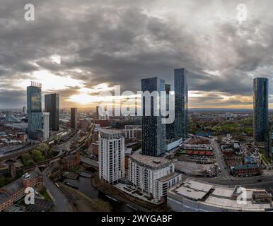 Les levers de soleil sur Deansgate Square, un gratte-ciel résidentiel sur le bord sud de Manchester City Centre, Royaume-Uni ils sont appelés, Nord, Ouest, Banque D'Images