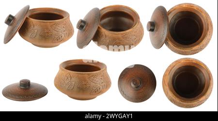 Collection de magnifiques pots en céramique avec couvercle de différents angles isolés sur fond blanc. Banque D'Images