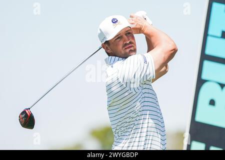Doral, Floride, États-Unis. 6 avril 2024. Bryson DeChambeau des Crushers tire sur le 3e trou lors de la deuxième manche du LIV Golf Miami au Trump National Doral. (Crédit image : © Debby Wong/ZUMA Press Wire) USAGE ÉDITORIAL SEULEMENT! Non destiné à UN USAGE commercial ! Banque D'Images