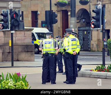 Glasgow, Écosse, Royaume-Uni. 6h avril 2024 : présence policière énorme pour la manifestation palestinienne sur la place george cet après-midi .Credit Gerard Ferry /Alamy Live News Banque D'Images