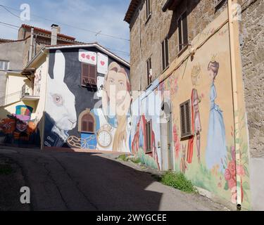 Sant Angelo di Roccalvecce aka la ville des contes de fées en raison de son thème Fairy Taled Street Art. Province de Viterbe, région du Latium, Italie. 6 avril 2024. Banque D'Images