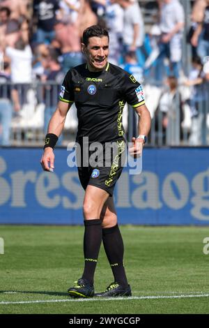 Brixia, Italie. 06 avril 2024. L'arbitre du match, Paride Tremolada de Monza lors du match de championnat italien de football Serie B entre Brescia Calcio FC et Pisa SC 1909 au stade Mario Rigamonti le 6 avril 2024, Brixia, Italie. Crédit : Agence photo indépendante/Alamy Live News Banque D'Images