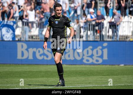 L'arbitre du match, Paride Tremolada de Monza lors du match du championnat italien de football Serie B entre le Brescia Calcio FC et le Pise SC 1909 Banque D'Images