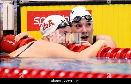 Olivia Newman-Baronius (à droite) réagit après avoir remporté la finale du para 100m papillon féminin le cinquième jour des Championnats britanniques de natation 2024 au London Aquatics Centre, à Londres. Date de la photo : samedi 6 avril 2024. Banque D'Images