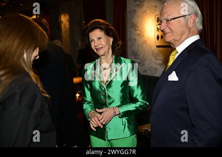 Stockholm, Suède. 06 avril 2024. Le roi Carl Gustaf et la reine Silvia se mêlent aux artistes après l'hommage de SVT à Abba au Cirkus de Stockholm. Le samedi 6 avril marque les 50 ans depuis qu’ABBA a remporté le concours Eurovision de la chanson avec la chanson Waterloo. Le samedi 6 avril 2024Photos : Magnus Lejhall/TT/Code 10658 crédit : TT News Agency/Alamy Live News Banque D'Images