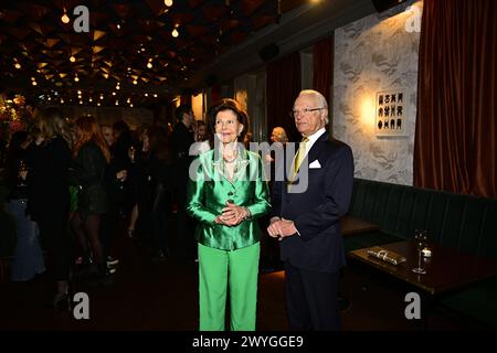 Stockholm, Suède. 06 avril 2024. Le roi Carl Gustaf et la reine Silvia se mêlent aux artistes après l'hommage de SVT à Abba au Cirkus de Stockholm. Le samedi 6 avril marque les 50 ans depuis qu’ABBA a remporté le concours Eurovision de la chanson avec la chanson Waterloo. Le samedi 6 avril 2024Photos : Magnus Lejhall/TT/Code 10658 crédit : TT News Agency/Alamy Live News Banque D'Images