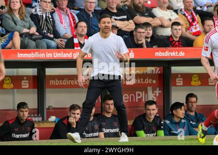 Xabi Alonso (Bayer 04 Leverkusen, entraîneur), 1. FC Union Berlin vs Bayer 04 Leverkusen, 1. Bundesliga, football, DFB, Bundesliga, saison 2023/2024, Alte Foersterei, 28e journée, crédit : HMB Media/Uwe Koch/Alamy Live News LA RÉGLEMENTATION DFB/DFL INTERDIT TOUTE UTILISATION DE PHOTOGRAPHIES COMME SÉQUENCES D'IMAGES ET/OU QUASI-VIDÉO, 06.04. 2024, Banque D'Images