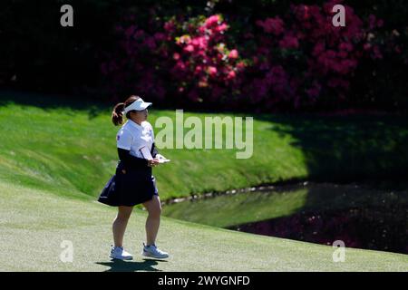 Augusta, États-Unis. 05th Apr, 2024. Sayaka Teraoka du Japon marche vers le 12e green de la finale de l'Augusta National Women's amateur au Augusta National Golf Club le samedi 6 avril 2024 à Augusta, Géorgie. Photo de John Angelillo/UPI crédit : UPI/Alamy Live News Banque D'Images