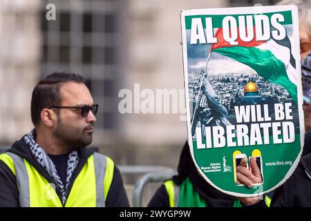 Vendredi 5 avril 2024 Whitehall, Londres, Royaume-Uni. Des milliers de personnes se rassemblent pour la Palestine lors de la marche annuelle de la journée Al-Qods et se rassemblent à Londres. La marche a commencé au Home Office et s'est terminée par un rassemblement à Whitehall près de Downing Street à Londres. Abdullah Bailey/Alamy Live News Banque D'Images