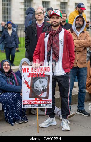 Vendredi 5 avril 2024 Whitehall, Londres, Royaume-Uni. Des milliers de personnes se rassemblent pour la Palestine lors de la marche annuelle de la journée Al-Qods et se rassemblent à Londres. La marche a commencé au Home Office et s'est terminée par un rassemblement à Whitehall près de Downing Street à Londres. Abdullah Bailey/Alamy Live News Banque D'Images