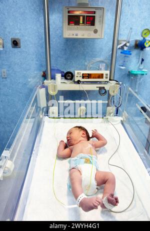 Nouveau-né, pédiatrie. Hôpital Policlinica Gipuzkoa, Saint-Sébastien, Donostia, Euskadi, Espagne. Banque D'Images