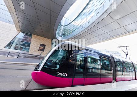 Tramway urbain, Auditorium, Boulevard de Champagne, Dijon, Côte d'Or, région Bourgogne, Bourgogne, France, Europe. Banque D'Images