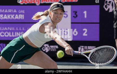 6 avril 2024 : Danielle Collins (USA) bat Maria Sakkari (GRE) au Credit One Charleston Open joué au Family Circle Tennis Center à Charleston, Caroline du Sud/USA © Leslie Billman/Tennisclix/Cal Sport Media Banque D'Images