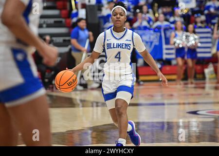 Edwardsville, États-Unis. 06 avril 2024. Saint Louis Billikens garde Kennedy Calhoun (4) dribbles downcourt. L'Université Saint Louis Billikens a battu les Golden Gophers du Minnesota 69-50 dans le Women's NIT joué sur le campus de l'Université Southern Illinois - Edwardsville à Edwardsville, il le samedi 6 avril 2024. (Photo de Tim Vizer/Sipa USA) crédit : Sipa USA/Alamy Live News Banque D'Images