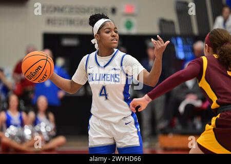 Edwardsville, États-Unis. 06 avril 2024. Saint Louis Billikens garde Kennedy Calhoun (4) motions aux coéquipiers. L'Université Saint Louis Billikens a battu les Golden Gophers du Minnesota 69-50 dans le Women's NIT joué sur le campus de l'Université Southern Illinois - Edwardsville à Edwardsville, il le samedi 6 avril 2024. (Photo de Tim Vizer/Sipa USA) crédit : Sipa USA/Alamy Live News Banque D'Images