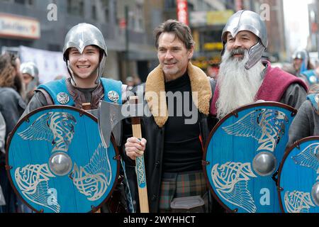 Avenue of the Americas, New York, États-Unis, 06 avril 2024 - le Grand maréchal Dougray Scott et des milliers de personnes ont participé aujourd'hui au défilé du jour du tartan de New York 2024 à New York. Photo : Luiz Rampelotto/EuropaNewswire à usage éditorial exclusif. Non destiné à UN USAGE commercial ! Banque D'Images