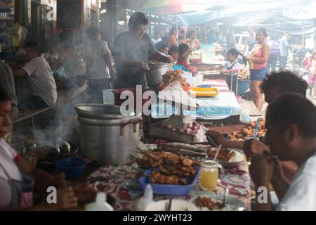 Scènes du marché de Belen dans la jungle amazonienne ville d'Iquitos où le Rio Itaya rencontre le Rio Amazonas Banque D'Images