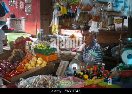 Scènes du marché de Belen dans la jungle amazonienne ville d'Iquitos où le Rio Itaya rencontre le Rio Amazonas Banque D'Images