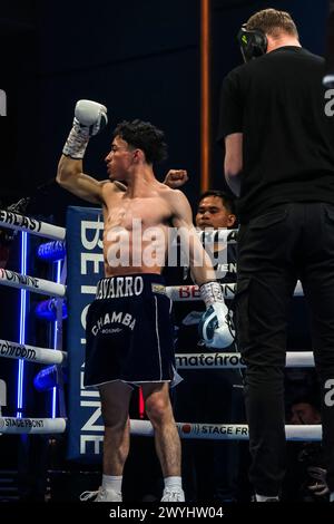Las Vegas, États-Unis. 6 avril 2024. Steven Navarro est présenté à la foule au début de ses débuts professionnels. (Crédit image : © Adam DelGiudice/ZUMA Press Wire) USAGE ÉDITORIAL SEULEMENT! Non destiné à UN USAGE commercial ! Banque D'Images