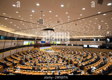 L'hémicycle du Parlement européen dans le bâtiment Paul-Henri Spaak du siège du Parlement européen à espace Leopold / Leopoldruimte dans le Qu européen Banque D'Images