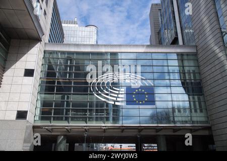 Bâtiment Paul-Henri Spaak du siège du Parlement européen à espace Leopold / Leopoldruimte dans le quartier européen de Bruxelles, Belgique © Wojciech Strozy Banque D'Images