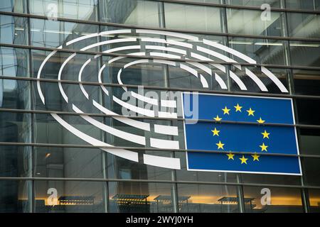 Bâtiment Paul-Henri Spaak du siège du Parlement européen à espace Leopold / Leopoldruimte dans le quartier européen de Bruxelles, Belgique © Wojciech Strozy Banque D'Images