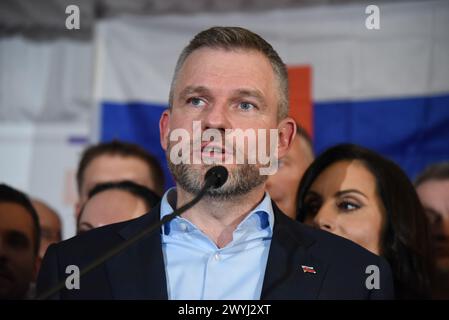 Bratislava, Slovaquie. 07 avril 2024. Peter Pellegrini, actuel président du Conseil national slovaque et président slovaque nouvellement élu, s’adresse aux journalistes à son siège de campagne à Bratislava. Peter Pellegrini, actuel président du Conseil national slovaque, a remporté les élections présidentielles, devançant l'ancien ministre slovaque des Affaires étrangères Ivan Korcok. Crédit : SOPA images Limited/Alamy Live News Banque D'Images