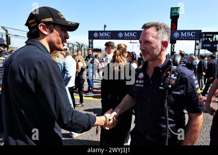 Suzuka, Japon. 07 avril 2024. (Gauche à droite) : Giuliano Alesi (ITA) avec Christian Horner (GBR) Red Bull Racing Team principal sur la grille. Championnat du monde de formule 1, Rd 4, Grand Prix du Japon, dimanche 7 avril 2024. Suzuka, Japon. Crédit : James Moy/Alamy Live News Banque D'Images